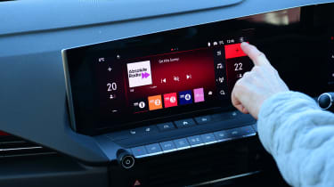 Vauxhall Astra 1.2 Turbo final report - infotainment